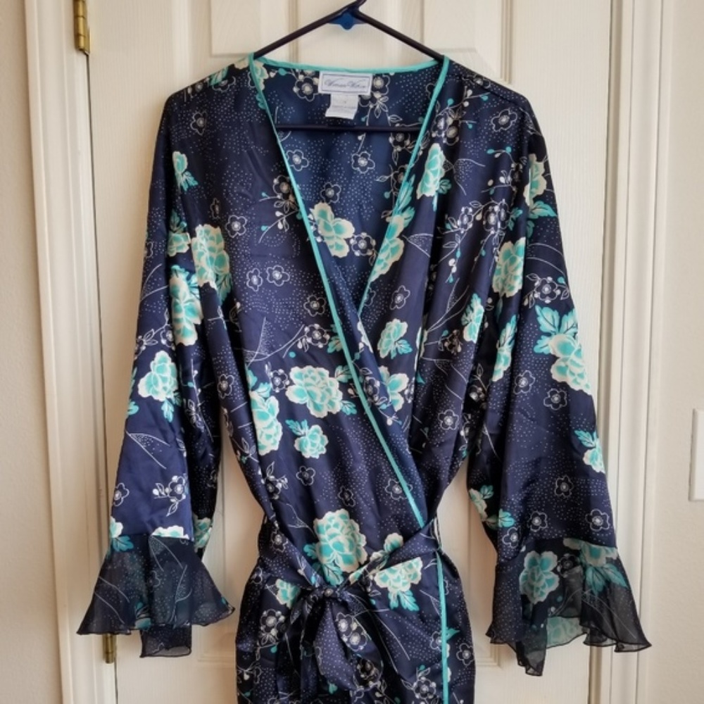 XLWoman Within Blue Floral Full Length Kimono Robe